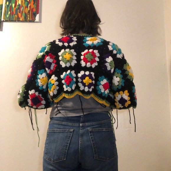 SOLD crocheted granny square crop sweater - Picture 4 of 9